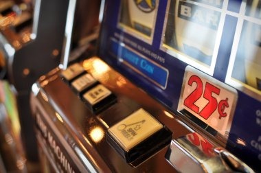 erek 38 mobile app interface showing football betting markets and live-dealer games